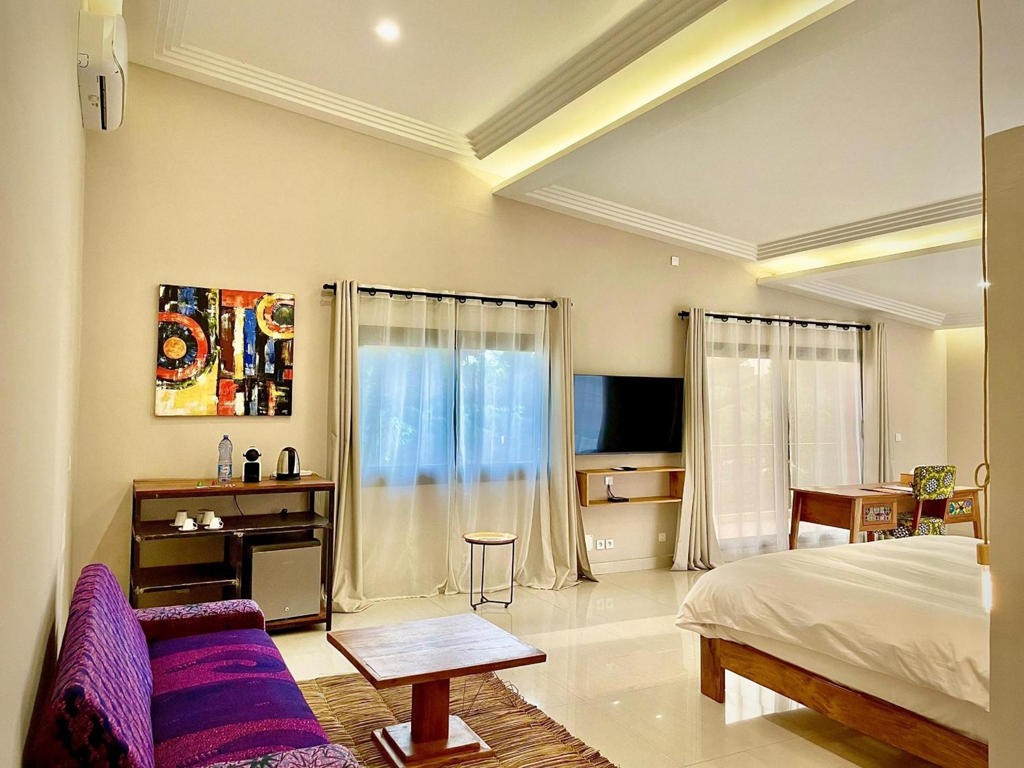 Hotel Le Kentia Lomé Esterno foto