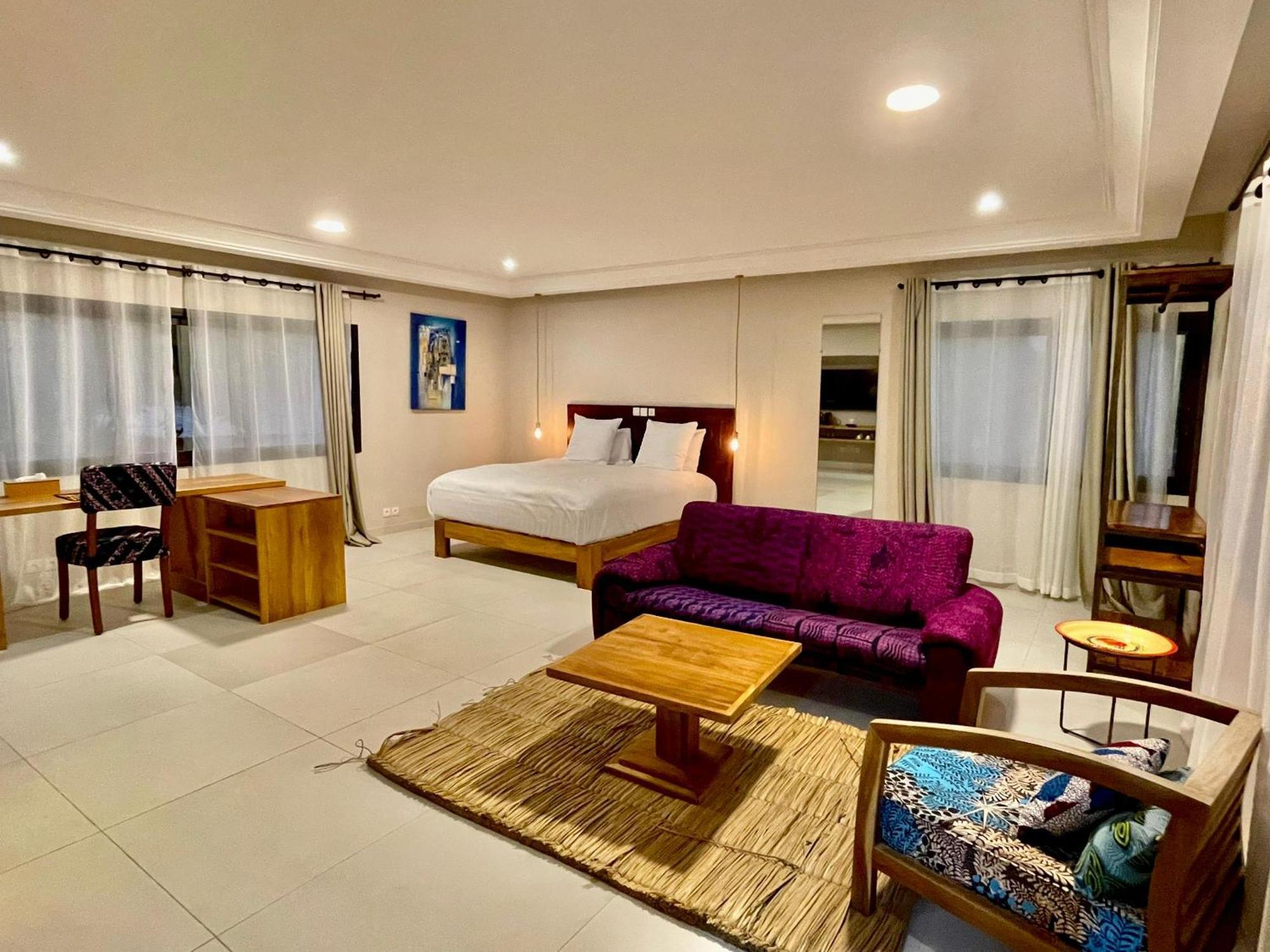 Hotel Le Kentia Lomé Esterno foto